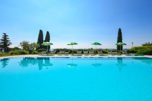 The swimming pool at or close to Residence Corte Ferrari -Ciao Vacanze-