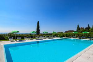 The swimming pool at or close to Residence Corte Ferrari -Ciao Vacanze-