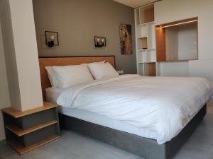 Postel nebo postele na pokoji v ubytování Luxury Suites by Notaly Ariel
