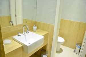 Koupelna v ubytování Capri Hotel