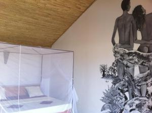 a room with a statue of a man on the wall at Baobab Soleil in Sindia +51 photos
