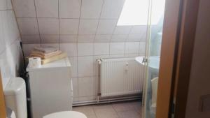 Ένα μπάνιο στο Karsdorf "Alte Schule" im Burgenlandkreis +8 φωτογραφίες