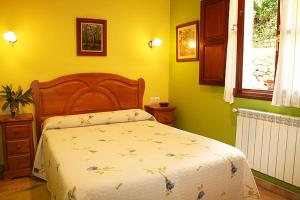 En eller flere senge i et værelse på La Pontiga de Avalle