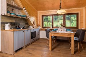 Η κουζίνα ή μικρή κουζίνα στο ŻŁOBINA Apartament +25 φωτογραφίες