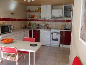 Kuchyň nebo kuchyňský kout v ubytování La Bergerie