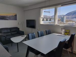 Nespecifikovaný výhled na hory nebo výhled na hory při pohledu z hostelu