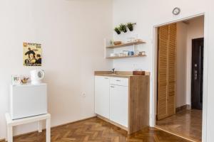 A kitchen or kitchenette at Best View Apartments