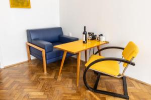 A seating area at Best View Apartments