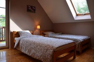 Giường trong phòng chung tại Dom w Beskidach