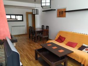 a living room with a couch and a table at Apartamento Nicomar in Escarrilla