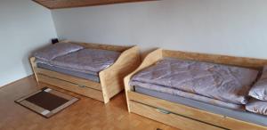 Postel nebo postele na pokoji v ubytování Chata Sobolice - Všemina