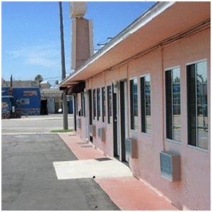 a pink building with windows on the side of it at Tower Motel Long Beach in Long Beach