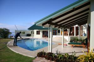Bazén v ubytování Bularangi Villa, Fiji nebo v jeho okolí