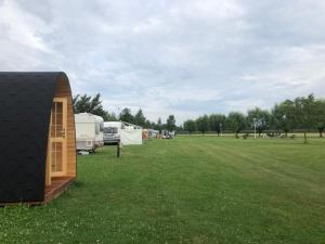 Afbeelding uit fotogalerij van Trekkershut/kampeerhut in Hulst