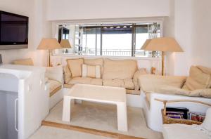 a living room with a couch and a table at Ciel d´Azur in Roquebrune-Cap-Martin