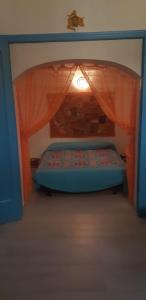 a small bed in a room with a canopy at Ni La Za Ciccina in Castellammare del Golfo