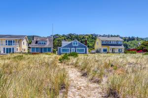 a row of houses on top of a beach at Halcyon House in Rockaway Beach
