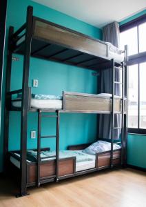 two bunk beds in a room with a blue wall at Amsterdam Hostel Leidseplein in Amsterdam