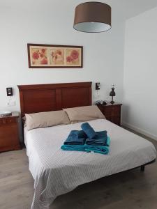 Posteľ alebo postele v izbe v ubytovaní Ático 90m de terraza, jacuzzi privado y cargador de coche eléctrico en Cabria, Almuñecar