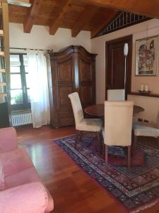 Posezení v ubytování Au Coeur du Bourg CIR VDA LT AOSTA 0348