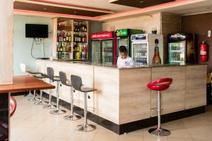 Lounge nebo bar v ubytování Remmings Hotel Kampala