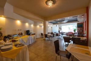 A restaurant or other place to eat at Theoxenia Hotel Apartments