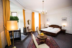 Postel nebo postele na pokoji v ubytování Hotel Atlanta + 37 fotografií