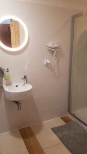 Foto dalla galleria di Es8bar a Łozina