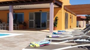 The swimming pool at or close to Villa Brisa Golf Salinas