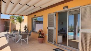 A balcony or terrace at Villa Brisa Golf Salinas