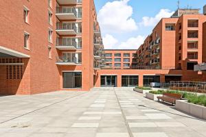 an empty courtyard in front of a brick building at City Break Gdańsk Rajska 8 Apartamenty in Gdańsk