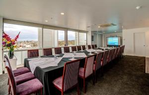 Área de negócios e/ou sala de conferências em The Quadrant Hotel & Suites