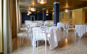 Reštaurácia alebo iné gastronomické zariadenie v ubytovaní Hotel Terme di Castel San Pietro
