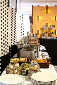 Comida en o cerca de este apartahotel