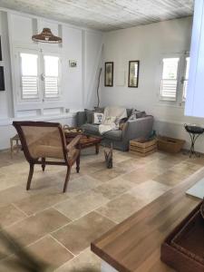 Posezení v ubytování Villa 1 de standing 80m2 avec piscine et vue imprenable sur la mer et sur la campagne