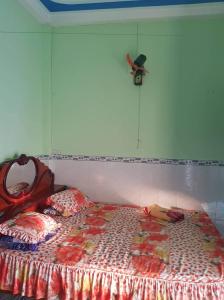 a bedroom with a bed with a red head board at Nhà Trọ Kim Ánh in Long Xuyên