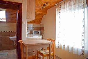 A kitchen or kitchenette at Tündérfátyol vendégház