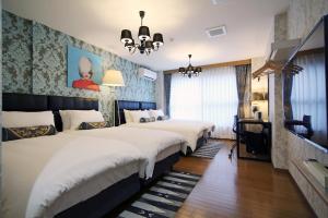 מיטה או מיטות בחדר ב-SHINJUKU GLOBAL HOTEL