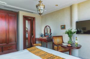 a bedroom with a bed and a desk and a mirror at Europa 1917 - Mehadrin Kosher suitable for Ultra-Orthodox guests in Tiberias