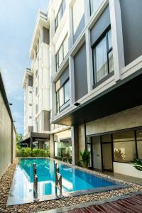 a swimming pool in front of a building at S 2 Modern Boutique Hotel in Vientiane