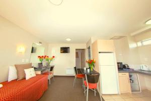 Kuchyň nebo kuchyňský kout v ubytování Cranford Oak Motel