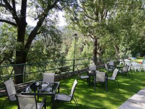 Un restaurante o sitio para comer en Hotel Adsera