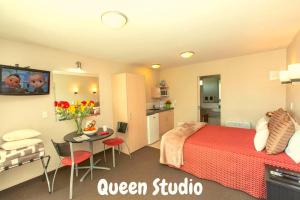 Kuchyň nebo kuchyňský kout v ubytování Cranford Oak Motel
