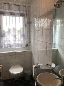 Ένα μπάνιο στο Ferienwohnung Irmgard Ewald +5 φωτογραφίες