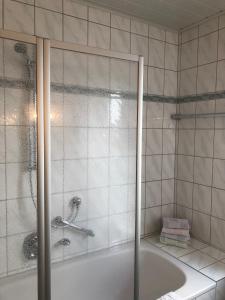 Ένα μπάνιο στο Ferienwohnung Irmgard Ewald