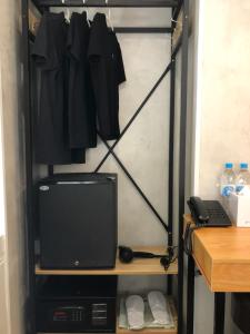 a room with a computer and a tv and a desk at Homy Central in Hong Kong