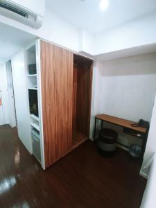 a room with a desk and a wooden cabinet at Homy Central in Hong Kong