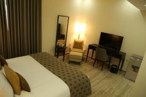 TV a/nebo společenská místnost v ubytování Uptown Hotel Apartment Fujairah By Gewan