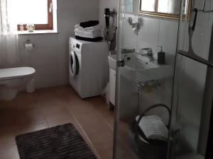 Koupelna v ubytování FeWo im Mesnerhaus Mengen