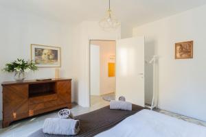 Postel nebo postele na pokoji v ubytování Romantic Pier by Rent All Como